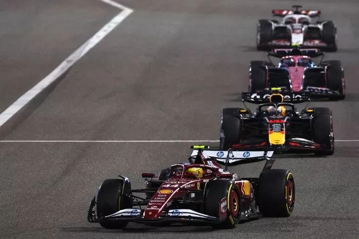 Lewis Hamilton, Ferrari, Yuki Tsunoda, Red Bull Racing Team