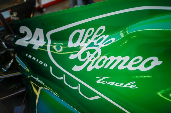 Car of Zhou Guanyu, Alfa Romeo C42