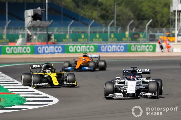 Daniil Kvyat, AlphaTauri AT01, Daniel Ricciardo, Renault F1 Team R.S.20, Carlos Sainz Jr., McLaren MCL35