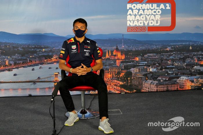 Alex Albon, Red Bull Racing en la conferencia de prensa