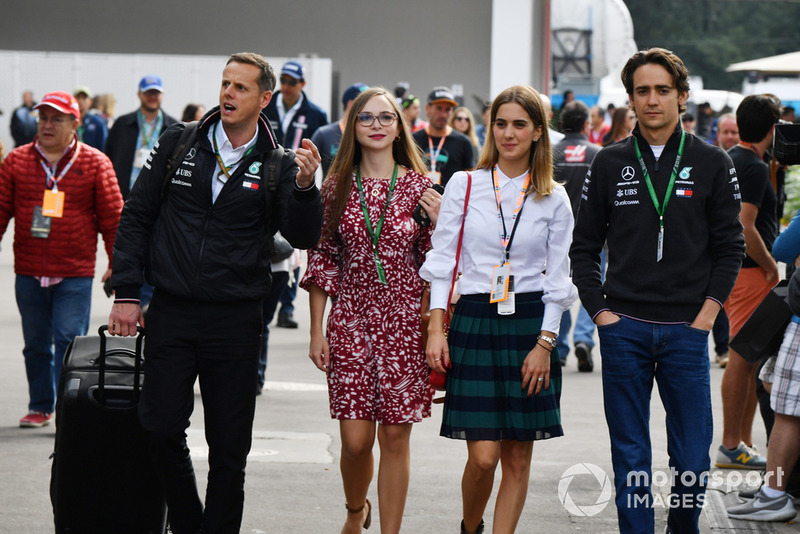 Esteban Gutierrez y su esposa Monica Casan