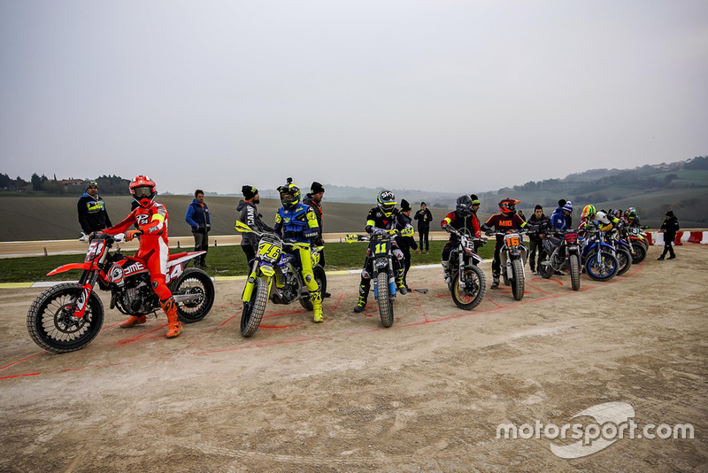 Mattia Pasini, Valentino Rossi, Nicolo Bulega, Marco Bezzecchi, Andrea Migno and others at the start line