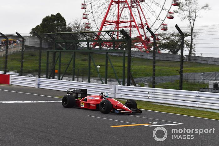 Ferrari F1/87/8C Leyendas F1 30 Aniversario vuelta de Demostración