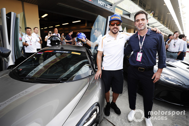 Fernando Alonso, McLaren, y el piloto de NASCAR Jimmie Johnson