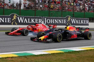 Daniel Ricciardo, Red Bull Racing RB14 et Sebastian Vettel, Ferrari SF71H en lutte