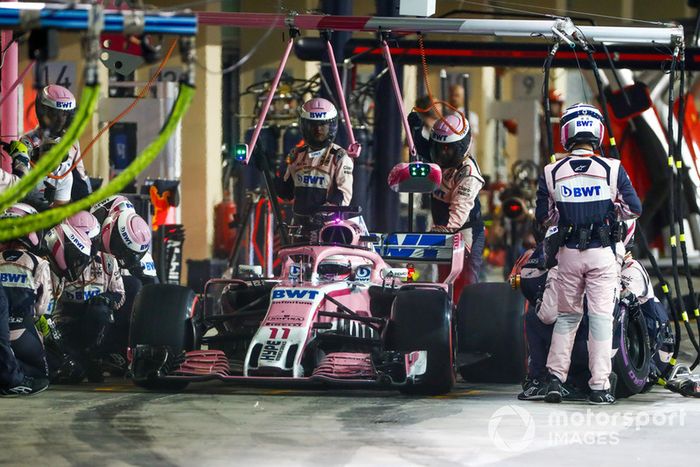 Sergio Perez, Racing Point Force India VJM11, pit stop