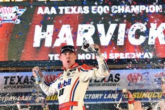 1. Kevin Harvick, Stewart-Haas Racing, Ford Fusion Mobil 1