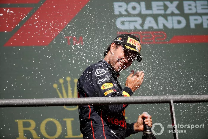 Podio: segundo lugar Sergio Pérez, Red Bull Racing