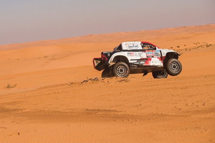 #205 Toyota Gazoo Racing Toyota: Giniel De Villiers, Dennis Murphy