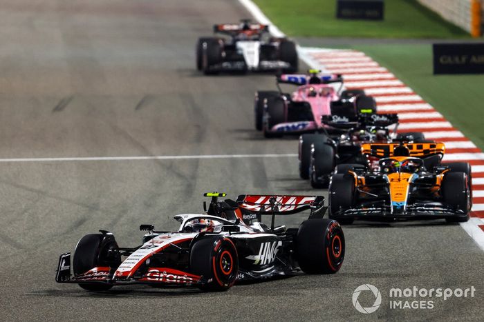 Nico Hulkenberg, Haas VF-23, Oscar Piastri, McLaren MCL60, Zhou Guanyu, Alfa Romeo C43.