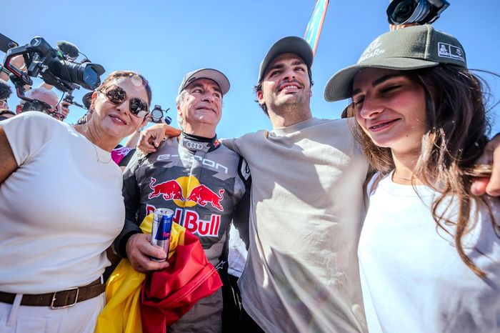 #204 Equipo Audi Sport Audi RS Q e-tron E2: Carlos Sainz padre, Carlos Sainz hijo con su familia