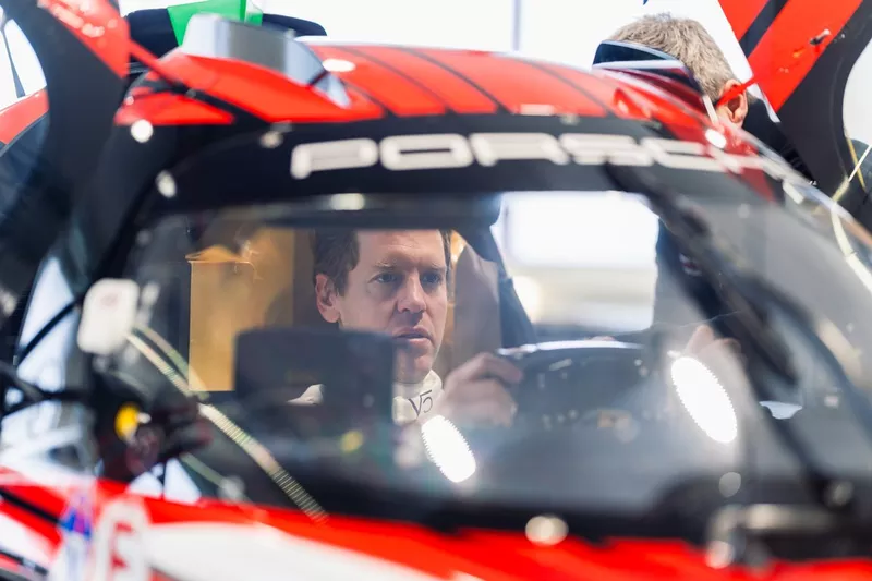 Sebastian Vettel teste la Porsche 963 