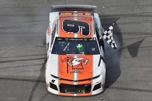 Race Winner Chase Elliott, Hendrick Motorsports, Chevrolet Camaro Mountain Dew / Little Caesar's