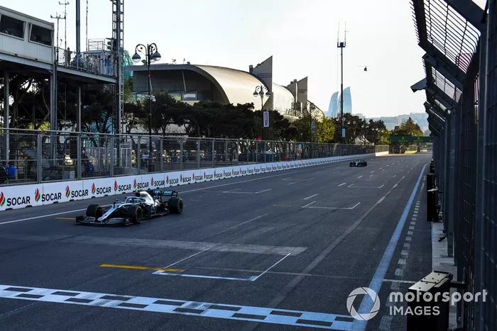 Valtteri Bottas, Mercedes AMG W10 y Lewis Hamilton, Mercedes AMG F1 W10 