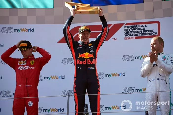 Podio: ganador de la carrera Max Verstappen, Red Bull Racing