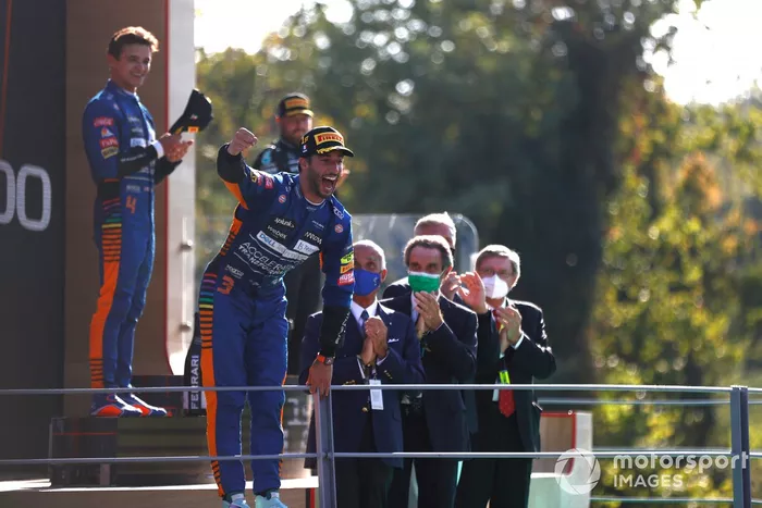 Podio: ganador Daniel Ricciardo, McLaren