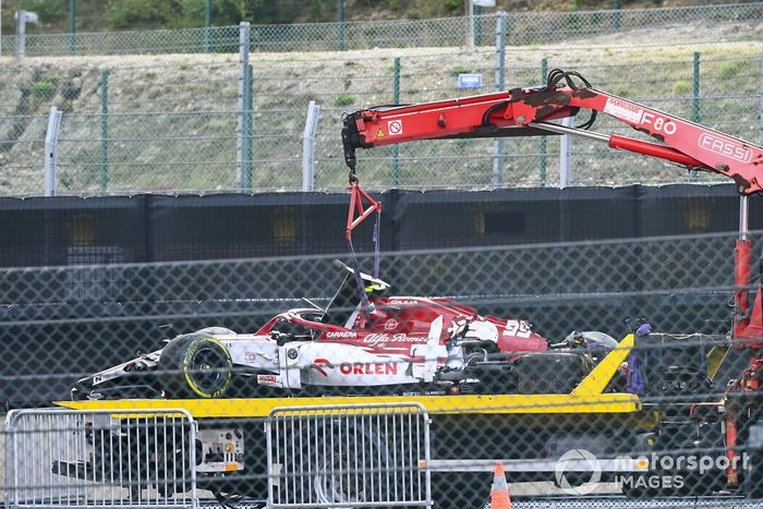 Monoplaza de Antonio Giovinazzi, Alfa Romeo Racing C39  después del choque