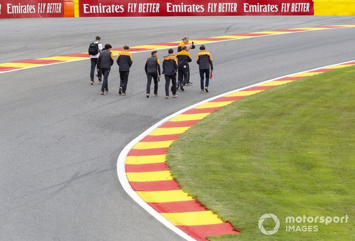 Lando Norris, McLaren, recorre la pista de Spa