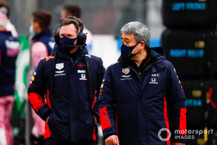 Christian Horner, Director de Equipo, Red Bull Racing, y Masashi Yamamoto, Director General, Honda Motorsport