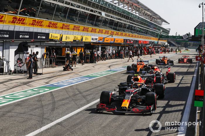Alex Albon, Red Bull Racing RB16, Max Verstappen, Red Bull Racing RB16, Lando Norris, McLaren MCL35, in the pit lane