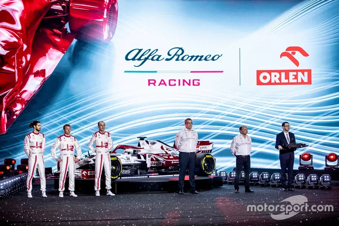 Antonio Giovinazzi, Kimi Raikkonen, Robert Kubica, Alfa Romeo Racing, Daniel Obajtek, PKN Orlen/CEO, Frédéric Vasseur, Director, Jan Monchaux, Director Técnico
