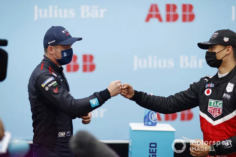 Pascal Wehrlein, Tag Heuer Porsche, congratulates Nick Cassidy, Envision Virgin Racing, on securing pole