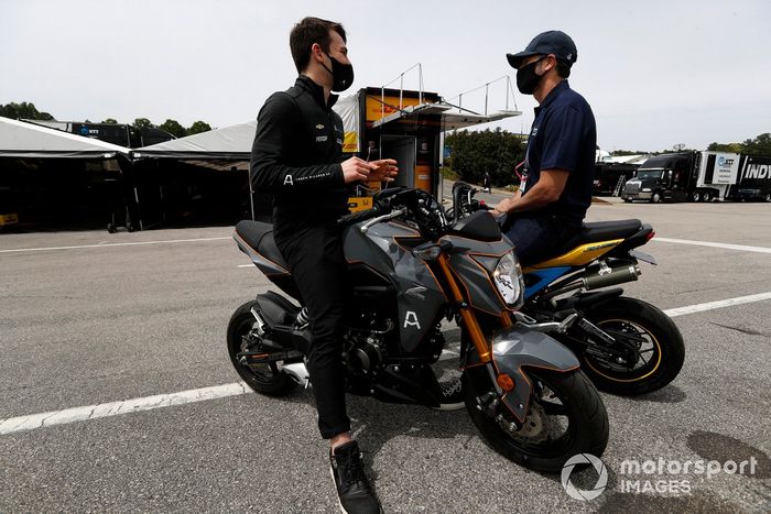 Jimmie Johnson, Chip Ganassi Racing Honda, Patricio O'Ward, Arrow McLaren SP Chevrolet 