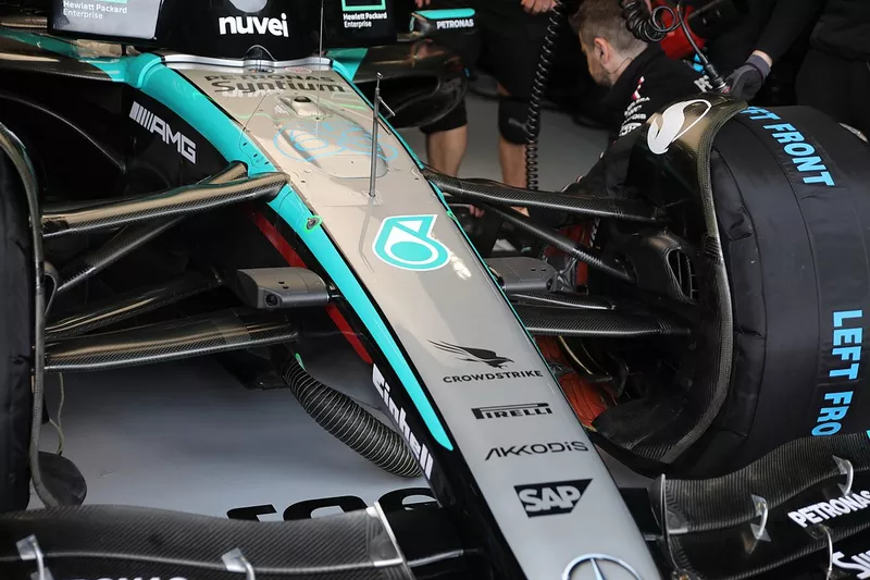 Mercedes W15 détails techniques