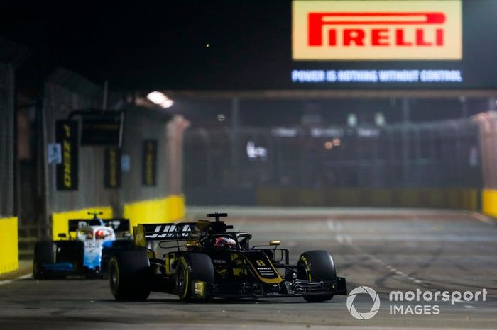 Romain Grosjean, Haas F1 Team VF-19, Robert Kubica, Williams FW42