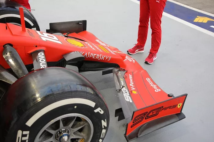 Ferrari SF90, asa dianteira