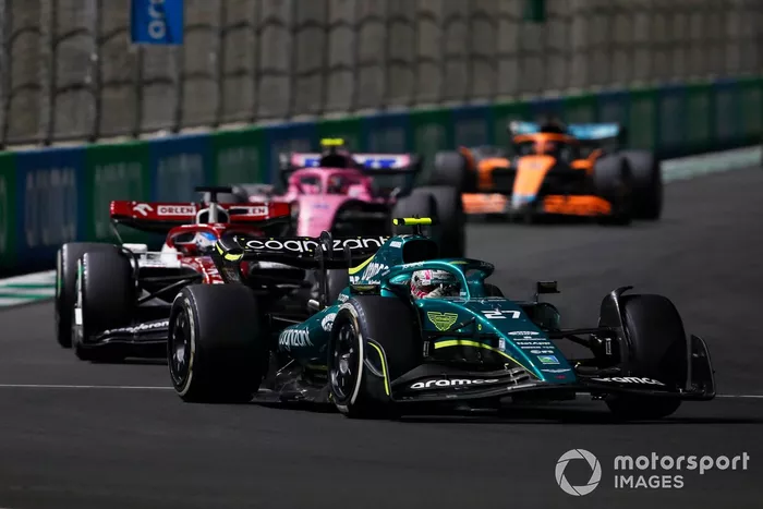Nico Hulkenberg, Aston Martin AMR22, Valtteri Bottas, Alfa Romeo C42, Esteban Ocon, Alpine A522