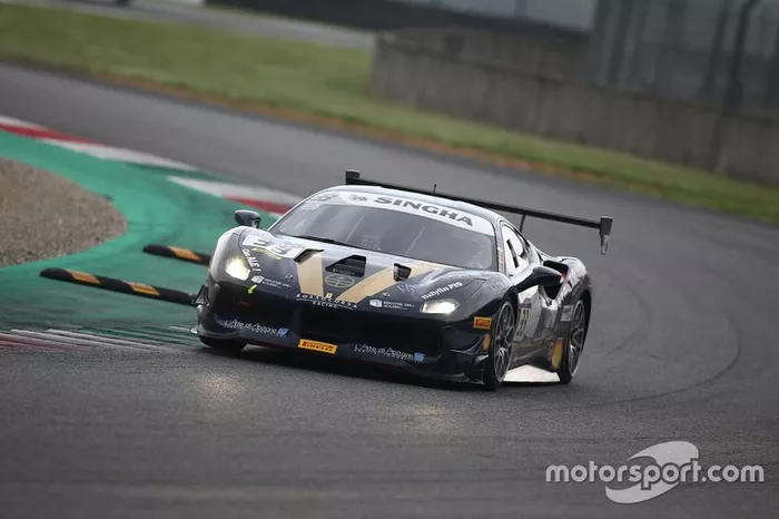 #33 Ferrari 488 Challenge, Rossocorsa: Emanuele Maria Tabacchi