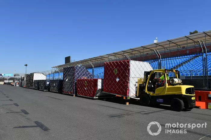 Llegada del equipo Red Bull y Ferrari