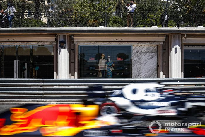 Yuki Tsunoda, AlphaTauri AT02, Max Verstappen, Red Bull Racing RB16B