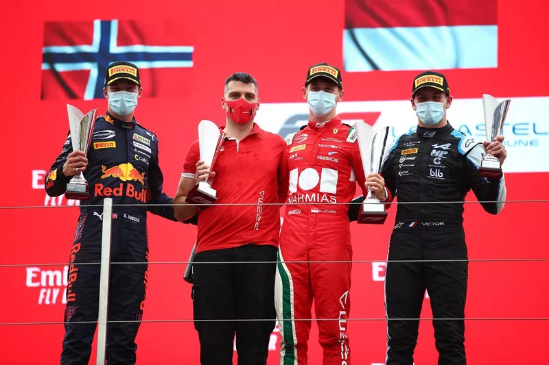 Podio: Ganador de la carrera Arthur Lerclerc, segundo lugar Dennis Hauger, Prema Racing, tercer lugar Victor Martins, MP Motorsport