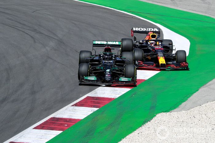 Lewis Hamilton, Mercedes W12, Max Verstappen, Red Bull Racing RB16B