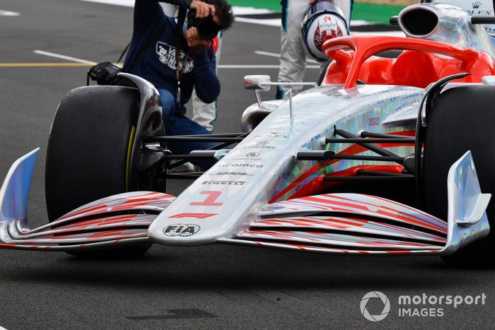 Detalle de frente del coche de Fórmula 1 2022