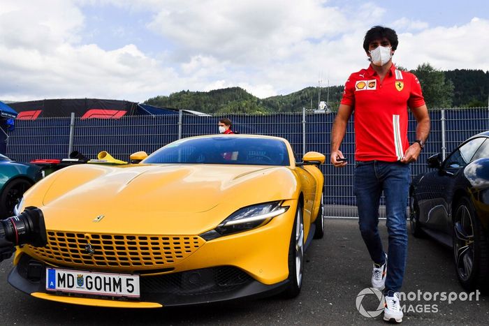 Carlos Sainz, Ferrari, llega al circuito