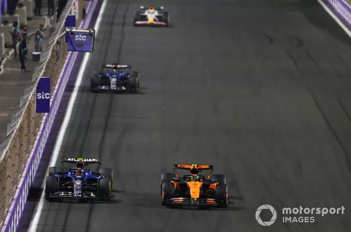 Lando Norris, McLaren, Carlos Sainz, Williams