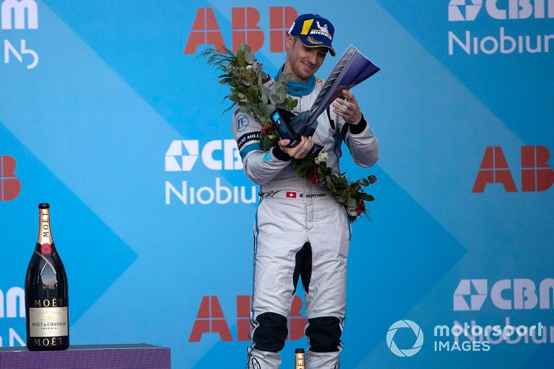 Edoardo Mortara, Venturi Formula E receives his 3rd position trophy on the podium