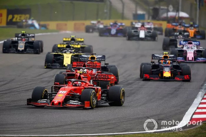 Charles Leclerc, Ferrari SF90, Sebastian Vettel, Ferrari SF90, Max Verstappen, Red Bull Racing RB15, Pierre Gasly, Red Bull Racing RB15, y Daniel Ricciardo, Renault F1 Team R.S.19