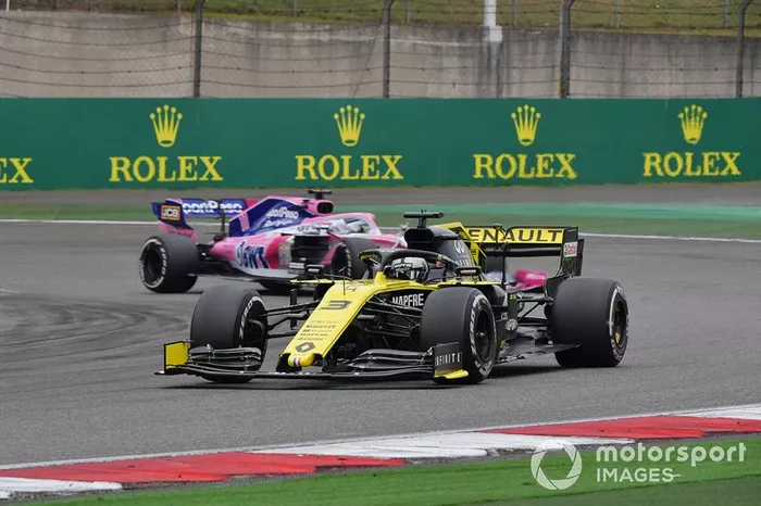 Daniel Ricciardo, Renault F1 Team R.S.19, Sergio Perez, Racing Point RP19