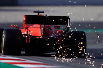 Sebastian Vettel, Ferrari SF90, fait des étincelles