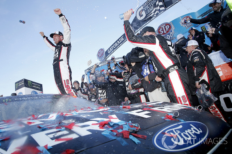 Clint Bowyer, Stewart-Haas Racing, Ford Fusion Haas Automation Demo Day celebrates his win