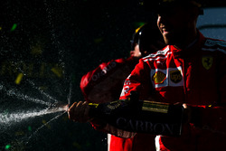 Le vainqueur Sebastian Vettel, Ferrari, sur le podium