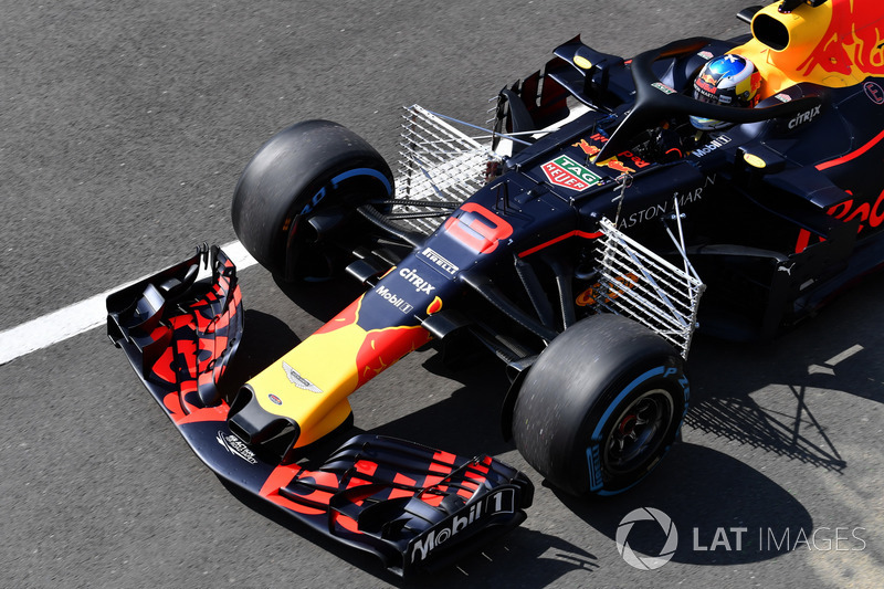 Daniel Ricciardo, Red Bull Racing RB14, con una griglia di sensori