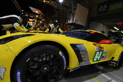 #64 Corvette Racing Chevrolet Corvette C7.R: Oliver Gavin, Tommy Milner, Marcel Fassler, crew