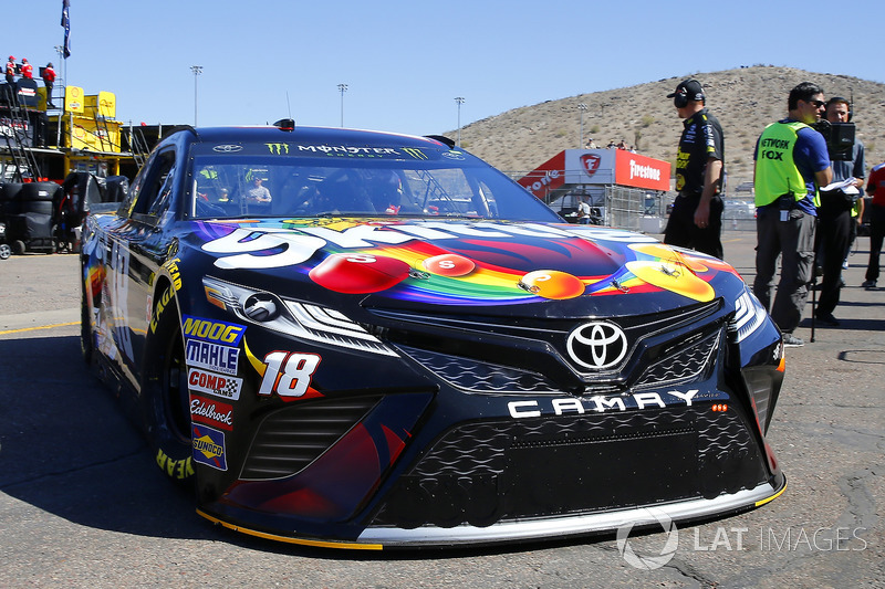 Kyle Busch, Joe Gibbs Racing, Toyota Camry Skittles Sweet Heat