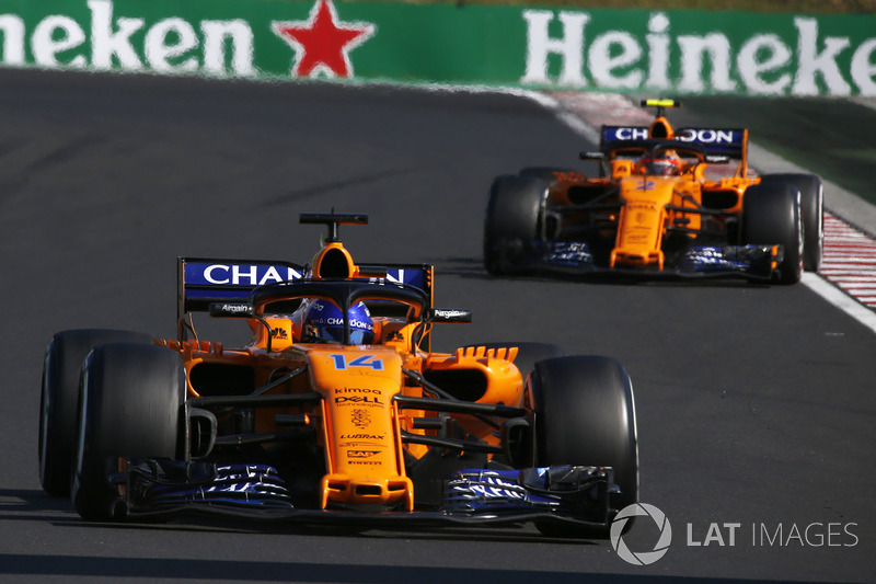 Fernando Alonso, McLaren MCL33 et Stoffel Vandoorne, McLaren MCL33