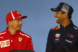 Kimi Raikkonen, Ferrari, e Daniel Ricciardo, Red Bull Racing, nella conferenza stampa del giovedì